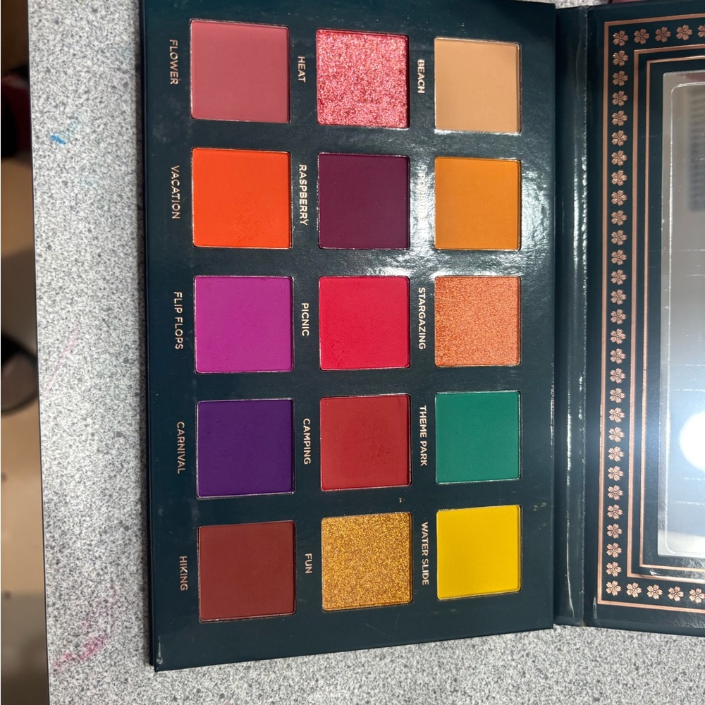 Ace Beaute Paradise Fallen Eyeshadow Palette